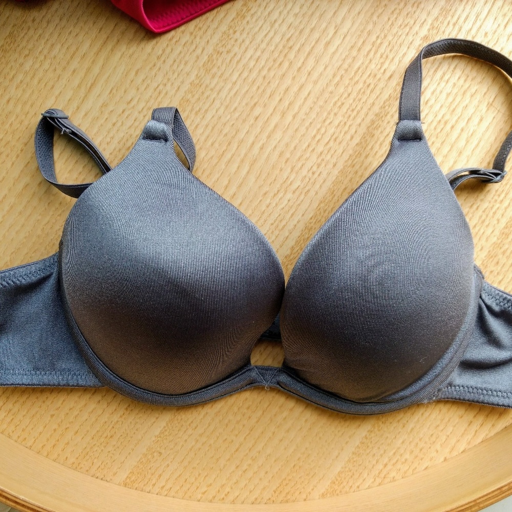 Vassarette Padded Plunge Pushup w/ MILD CUP DEFECT